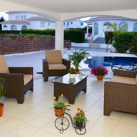 Вилла Kings Exclusive Gated Road Superhost Service
